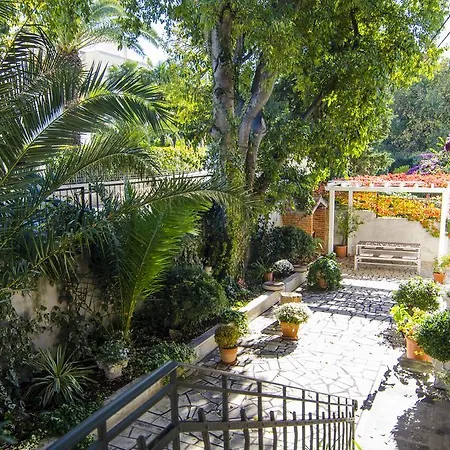 Villa Martinis Split Room photo